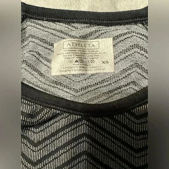 Athleta fast track crew short sleeve tee | Size Small | Black and Gray - Picture 2 of 7